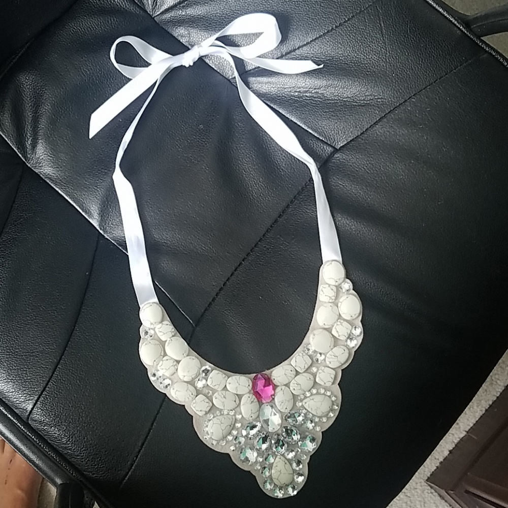 Ribbon necklace